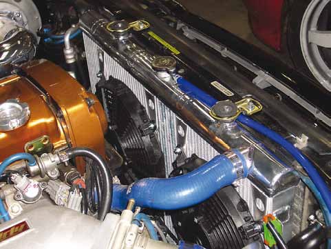 montage de canalisations sur voiture de course