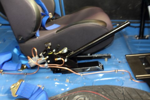 Frein a main hydraulique sur RENAULT 12 Gordini